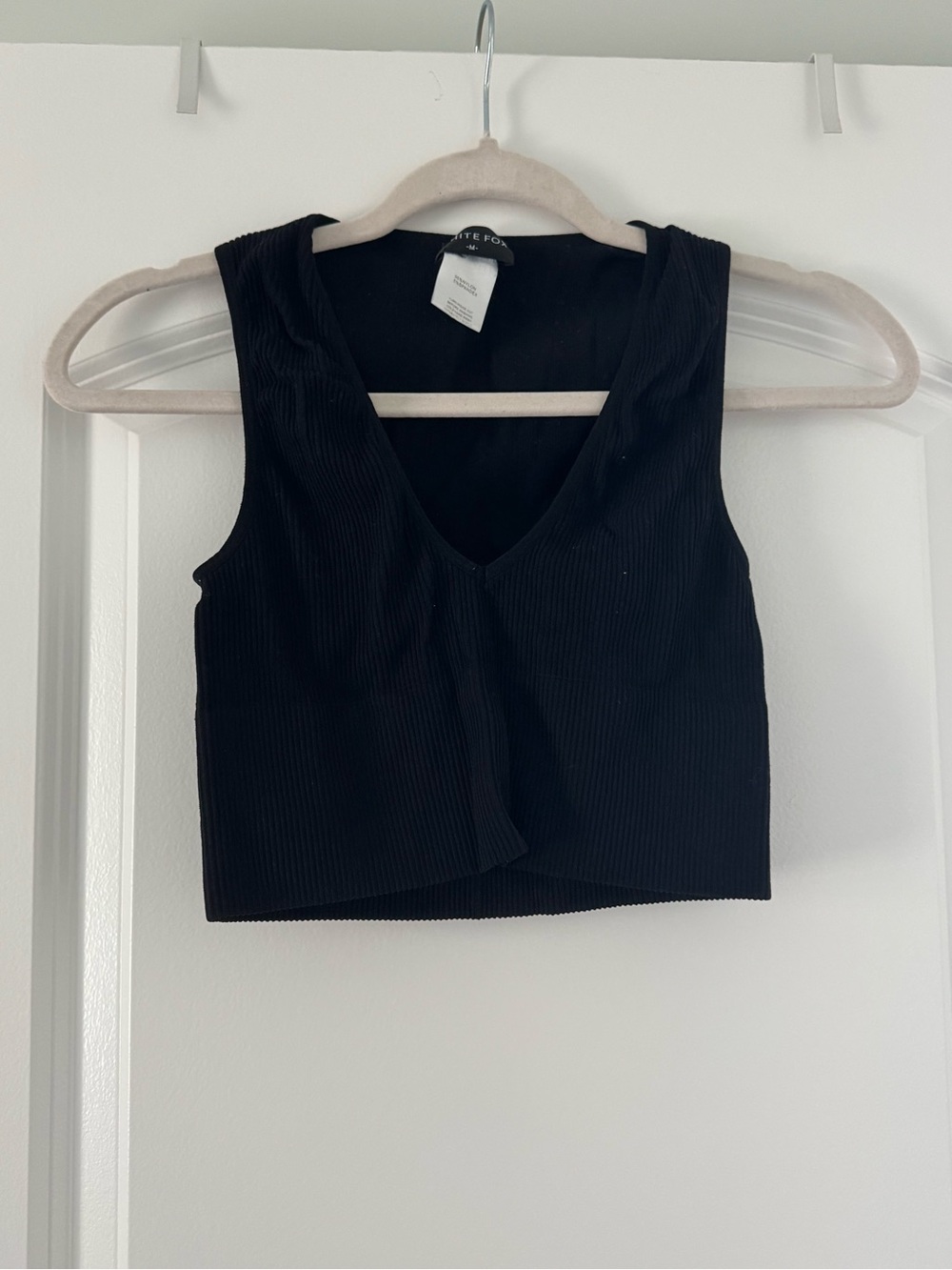 White Fox Boutique Black Ribbed V-Neck Cropped Tank